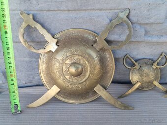 Meče so štítom ceny na foto - 2