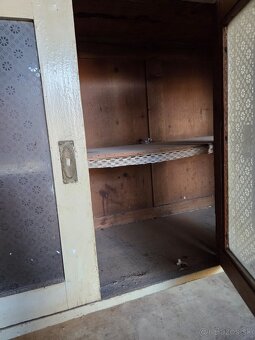 Kuchynský kredenc - 2