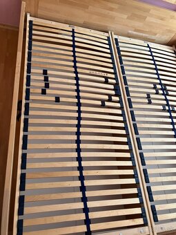 Postel z masívneho buku - 2