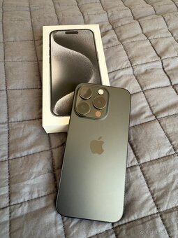 iPhone 15 Pro 256GB Black Titanium - 2