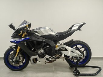 Yamaha YZF-R1 M - 2