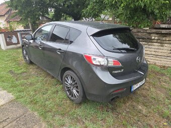 Mazda 3 na opravu - 2