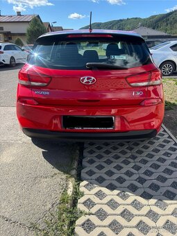 HYUNDAI i30 1.6 CRDI 85kw 6-stupňová - 2