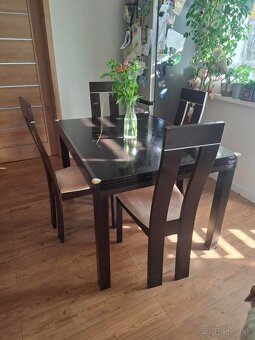 jedalensky stol a 4 stolicky - 2