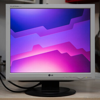 LCD Monitory - 2