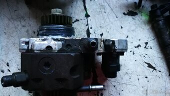 Naftove čerpadlo opel vivaro 2,0 dci 0445010099/ 0445010234 - 2