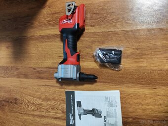 MILWAUKEE M12™ Aku nitovačky - kompaktné - 2