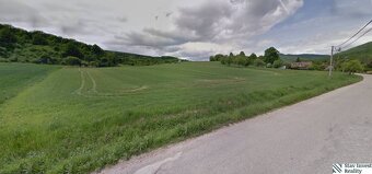 okr. Trenčín 3,1 ha pozemok: so stavebnou časťou, ornou pôdo - 2