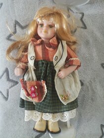 Predám porcelánové bábiky, kus za 5 ,-euro ,väčšie za 10, - 2