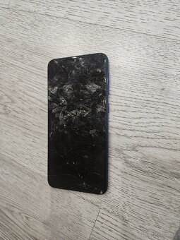 Samsung galaxy a10.ma rozbity displej - 2