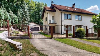 Výnimočný rodinný dom v Smolenickej Novej Vsi – ulica Jahodn - 2