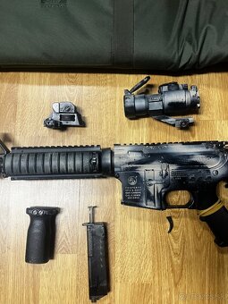 airsoft M4 1:1 celokov – odtrhnutá spúšť + zásobníky + výbav - 2