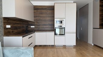 NA PREAJ 4 IZBOVÝ BYT V RODINNOM DOME S DVOJGARÁŽOU, LEHNICE - 2