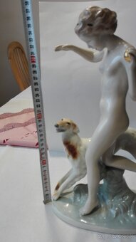 Socha  Diana se psem - starožitnost - 2