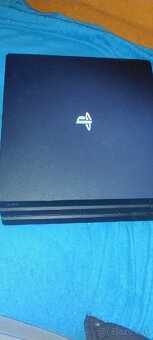 Predám ps4 pro + VR headset - 2