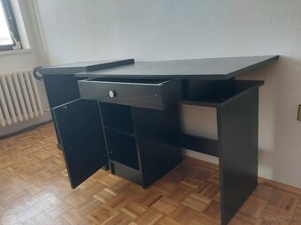 Predám písaci stôl, aj doveziem. - 2