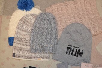 Čiapky, nákrčník a rukavice 8ks - 2