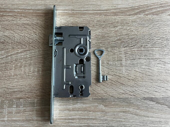 Predám zámok zadlabávací Voster 72/55 ľavý - 2