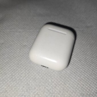 Apple AirPods 2 (A2031) – používané, stav B - 2
