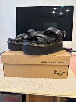 Dr. Martens sandále - 2