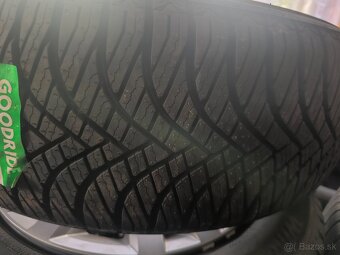 Predám celoročné pneumatiky 215/60 R 17 - 2