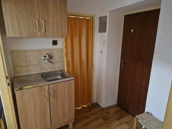 Na predaj 2 izbový byt mesto Nováky. - 2