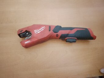 Predám rezačku rúrok Milwaukee M18 - 2