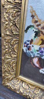 Starý vyšívaný obraz v zlatom ráme - 2