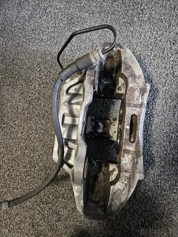 Brzdovy strmen Audi Q5 - 2