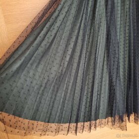 Krásna čierno-zelená plisovaná sukňa veľ. 36 - 2
