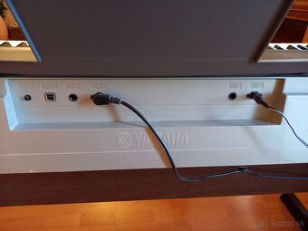 Digitálny klavír Yamaha DGX 640 s pedálovým panelom - 2