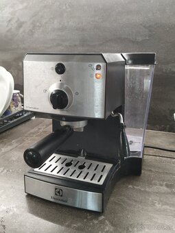 Kávovar Espresso Electrolux Easy EEA 111 - 2