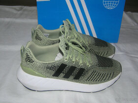 Pekné tenisky Adidas Swift Run 22 - 2