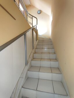 Predaj - komerčná budova v širšom centre mesta Levice - 2