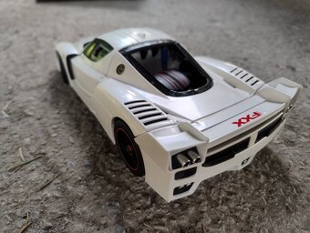 Predám Ferrari FXX 1:18 Mattel Hot Wheels - 2