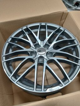 19" sada alu AUDI Q 5 + letné pneu. - 2