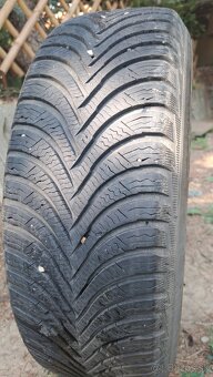 Zimne pneumatiky 195/65 r15,plechové disky. - 2