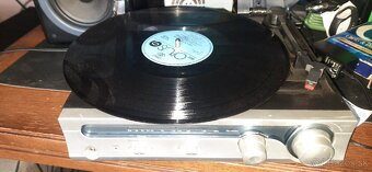 gramofón, stereo so vstavanými reproduktormi a rádiom - 2