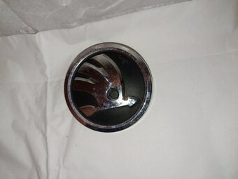 predny znak skoda 8cm 5j0853621a 30€ - 2