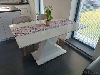 Jedálenský stôl - 2