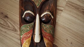 Maska z dreva Indonezia - 2