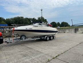 Kajutovy motorovy cln BAYLINER s prívesom a príslušenstvom - 2
