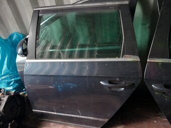 Predám zadné dvere Passat B6 Variant - 2