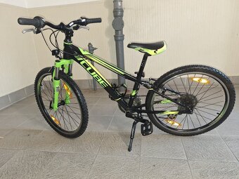 Predám detský bicykel 24kola Cube čierno zeleny - 2