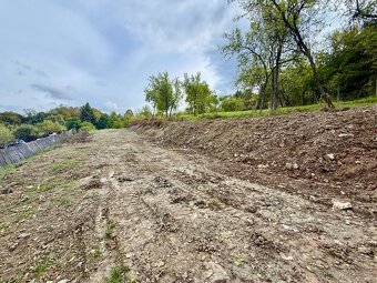 SLNEČNÝ STAVEBNÝ POZEMOK V DOLNEJ MARIKOVEJ - - 2