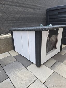 Chladiaca izolovaná búda pre psov s plochou strechou M - 2