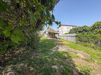 Znížená CENA | Rodinný dom s veľkým pozemkom v obci Horovce  - 2