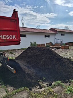 Ornica Záhradná Zemina Černozem Kompost Makadam Štrk - 2