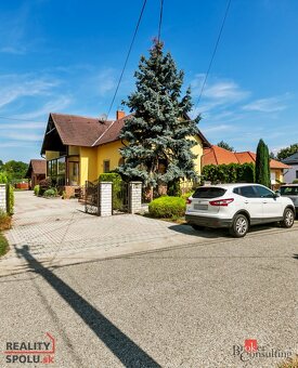 Priestranný, zrekonštruovaný  6 izbový rodinný dom so zariad - 2