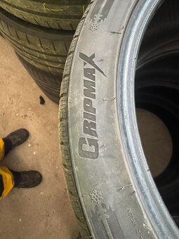 255/40 R20 GRIPMAX Pneu - 2